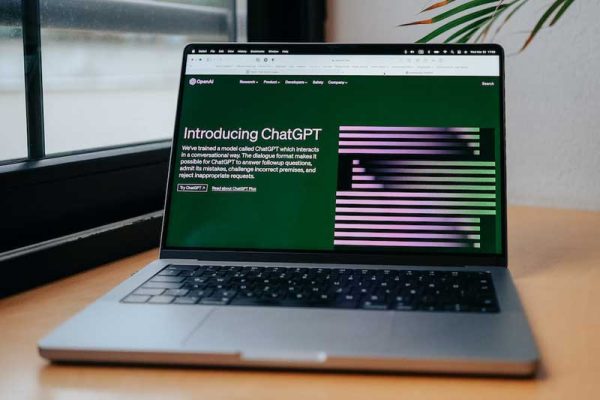 4 AI Chatbots Popular Comparison: ChatGPT, Bing, Bard, and Claude